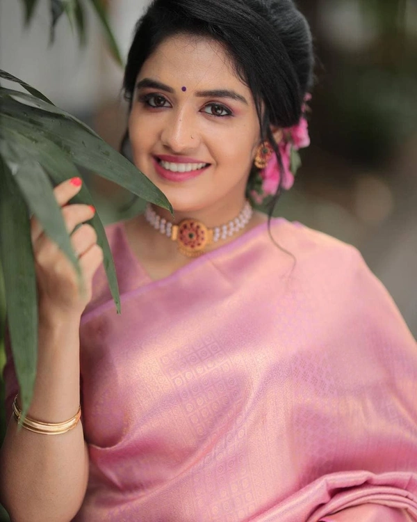Ravishing Pink Jacquard Silk Saree 