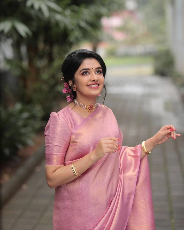 Ravishing Pink Jacquard Silk Saree 