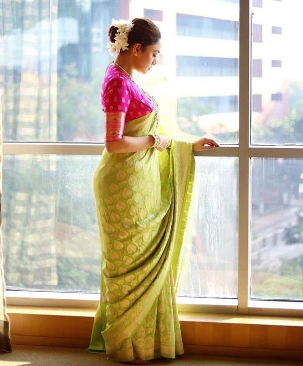 Green Soft Weaving Banarasi Saree