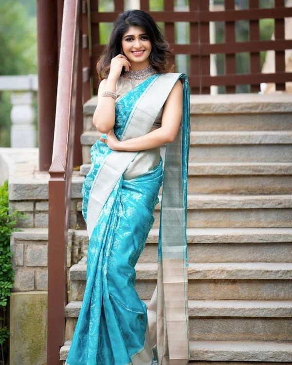 Arthavya Elegant Jacquard Silk Saree 