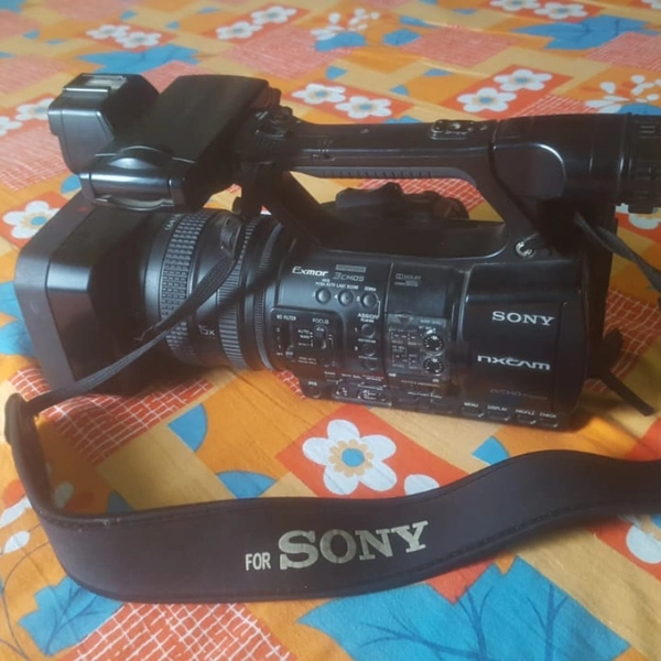 Video Camera 🎥 - sony, Nx-1, charger + 2 battery + camera bag 1year 6months, 8617201731
