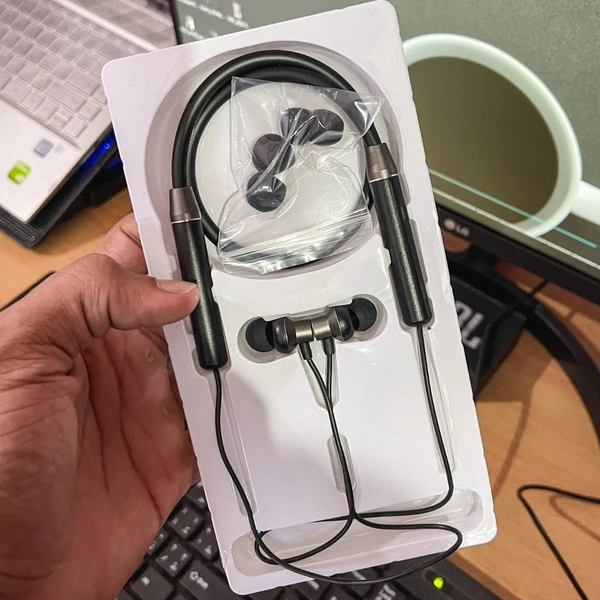 Lenovo Neckband HE05 Bluetooth 5.0 | High Battery Backup | Awesome Battery Backup 