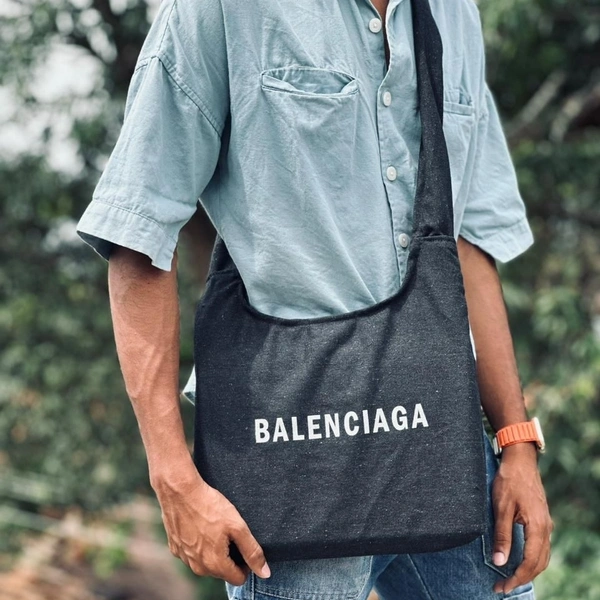 Letter Printed High-capacity Canvas Slouchy Shoulder Bag | Ultra Sporty Messenger Sling Bag For Multipurpose Use - SZBQ1