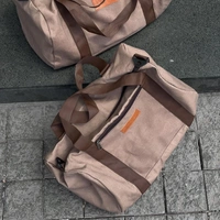 Large men's travel bag, werable both by hand and on the shoulder, in resistant beige pure cotton canvas, with main compartment closed with zip