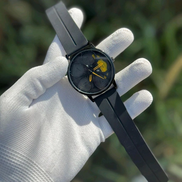 Most Demanded Non Gyro Quartz Movement Watch With High Quality Strap Best finishing Body & Case - Black