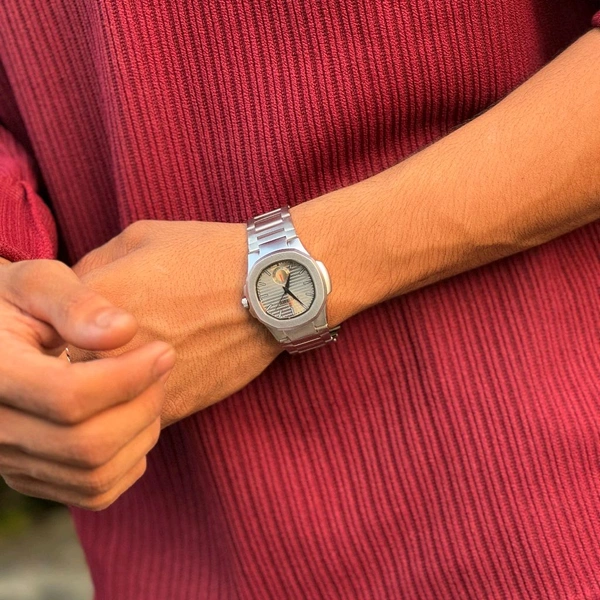 New Analog Quartz Movement Watch With High Quality Strap Best finishing Body & Case - SRT1