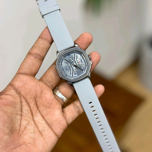 V7 Analog Quartz Movement Watch With High Quality Strap Best finishing Body & Case - SRV3
