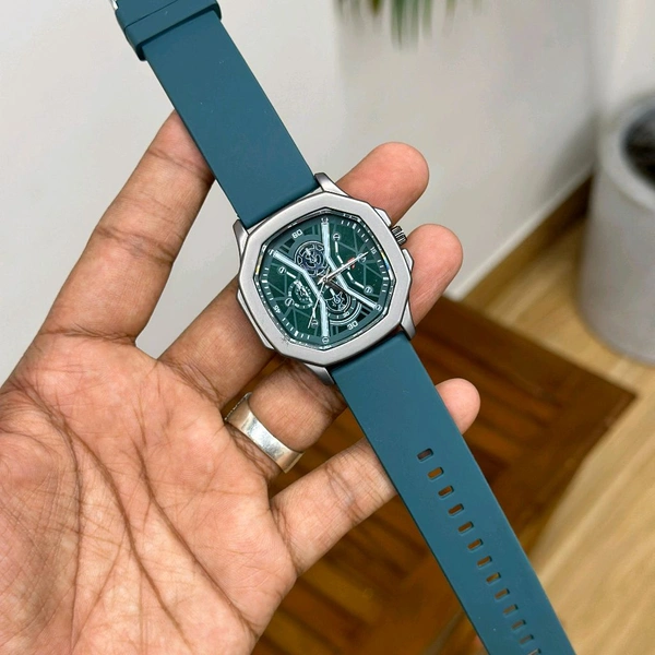 V7 Analog Quartz Movement Watch With High Quality Strap Best finishing Body & Case - SRV4