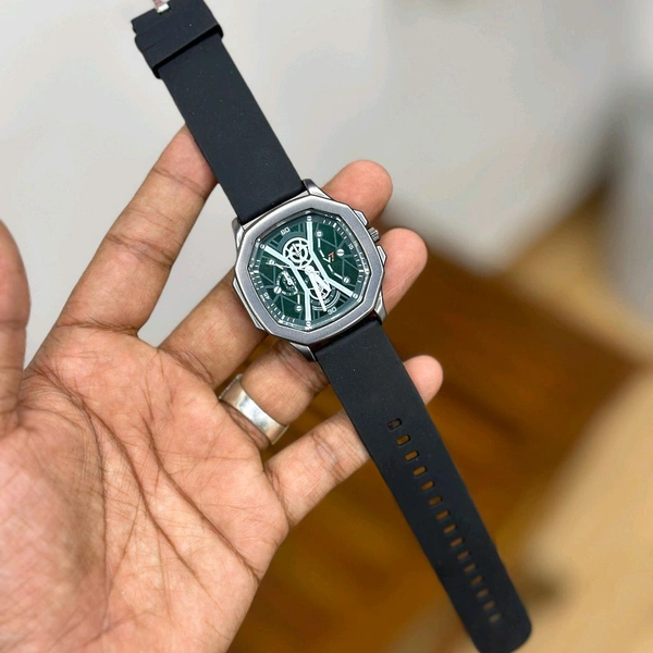 V7 Analog Quartz Movement Watch With High Quality Strap Best finishing Body & Case - SRV5