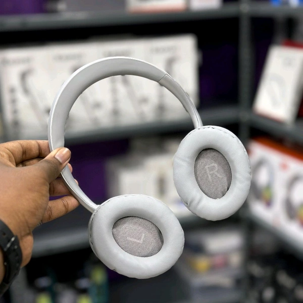 Presenting You All New 700 Headphones,  Master Quality, Typ-C Fast Charging Port With Aux Cable - 1 Month Cybzone Warranty, SRH1