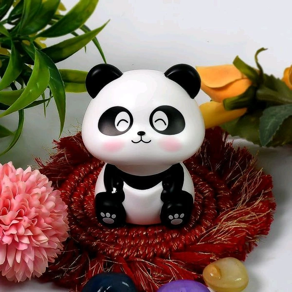 Solar-Powered Moving Panda Bobblehead Statue – Creative Dashboard Decor, Lucky Action Figure, Cute Toy, Showpiece for Decor, Office Desk, Car Interior Accessories and Gifting