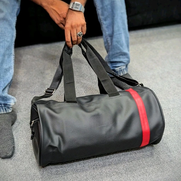 Large Capacity Travel Bag with Dry/Wet Separation - Stylish Faux Leather Crossbody for Sports, Fitness & Commuting - Black And Red