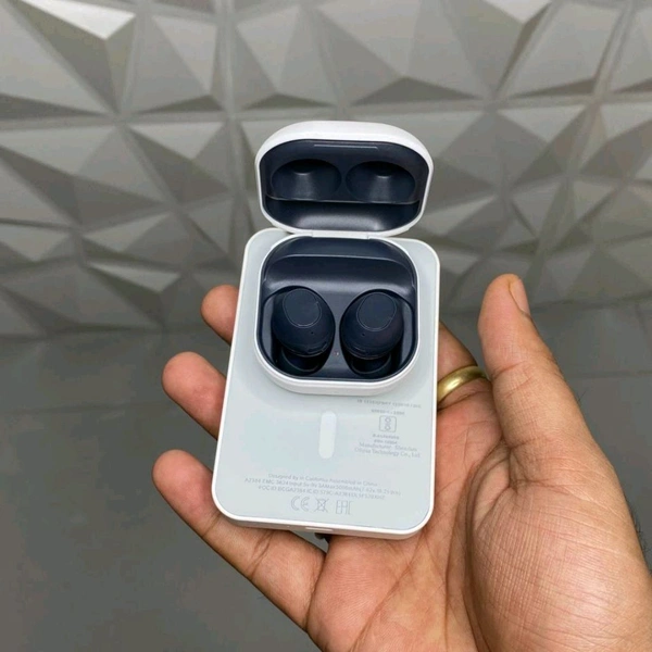 Wireless Earbuds, Wireless 5.0 With Microphone Charging Case, Long Lasting Playback, In Ear High Fidelity Stereo Earphones Suitable For IPhone And Android - Black, 1 Month Cybzone Warranty
