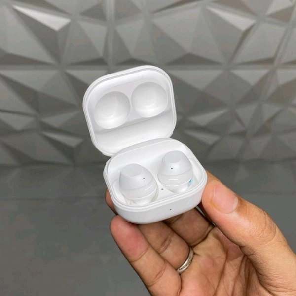 Wireless Earbuds, Wireless 5.0 With Microphone Charging Case, Long Lasting Playback, In Ear High Fidelity Stereo Earphones Suitable For IPhone And Android - White, 1 Month Cybzone Warranty