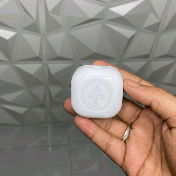 Wireless Earbuds, Wireless 5.0 With Microphone Charging Case, Long Lasting Playback, In Ear High Fidelity Stereo Earphones Suitable For IPhone And Android - White, 1 Month Cybzone Warranty