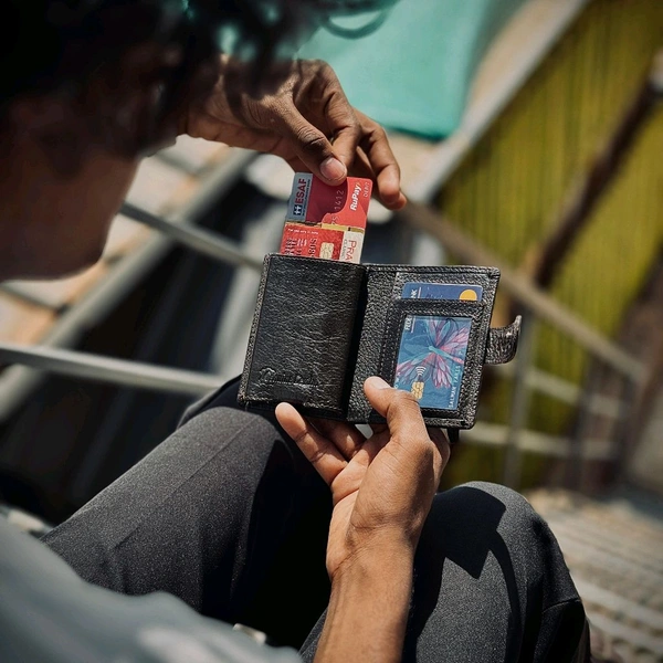 Multifunctional Wallet, Stylish, Trendy, Minimalist Credit Card Holder with Pop-Up Card Slot, Crafted from High-Quality Leather, Perfect For Fathers, Husbands, Brothers, Partners, And As a Top Gift Choice