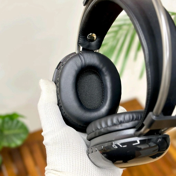 Presenting You All, New Rgb Colour Headphones, Multi Colour Led Light Inbuilt Headphones Heavy Quality Top Look For Gaming And Night Clubs / Party - 1 Month Cybzone Warranty