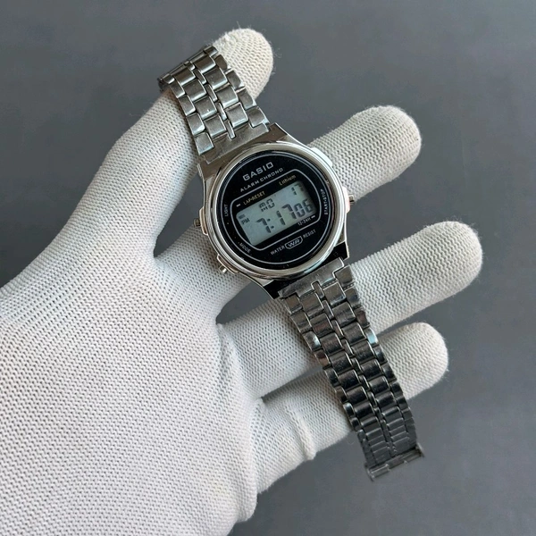 Gasio Digital Unisex Metal Strap Watch - Silver