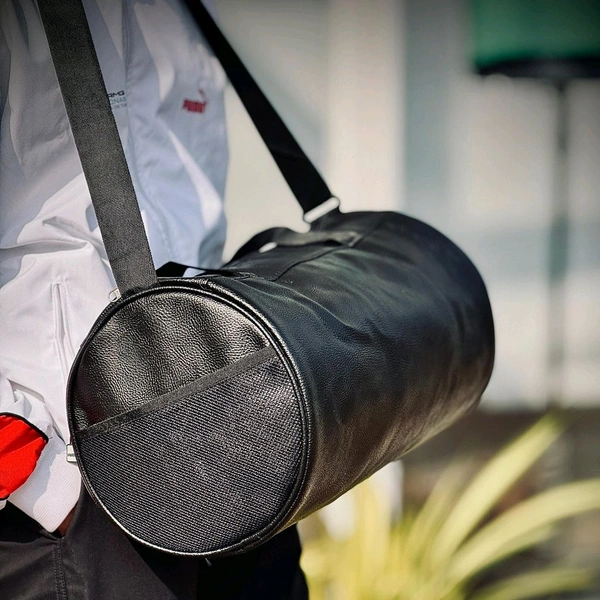 New Travel Duffle Bag Sports Gym Shoulder Handbag for Men Outdoor Weekend Bag for Women with Shoe Compartment Luggage Bag - Black