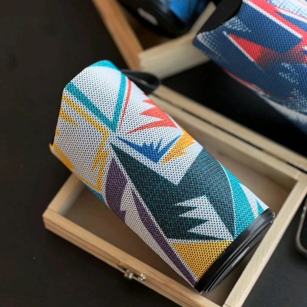 Portable Bluetooth Speaker, Dynamic Thunder Sound With High Bass 10 W Bluetooth Speaker