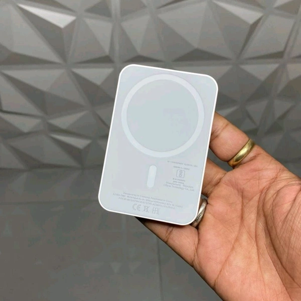 Magnetic Wireless Charger, 5000mAh Fast Charging Power Bank, Charging Animation, It Is Compatible With IPhone 16, 15, 14, 13, 12 Series Smartphones And Android Phones - 1 Month Cybzone Warranty