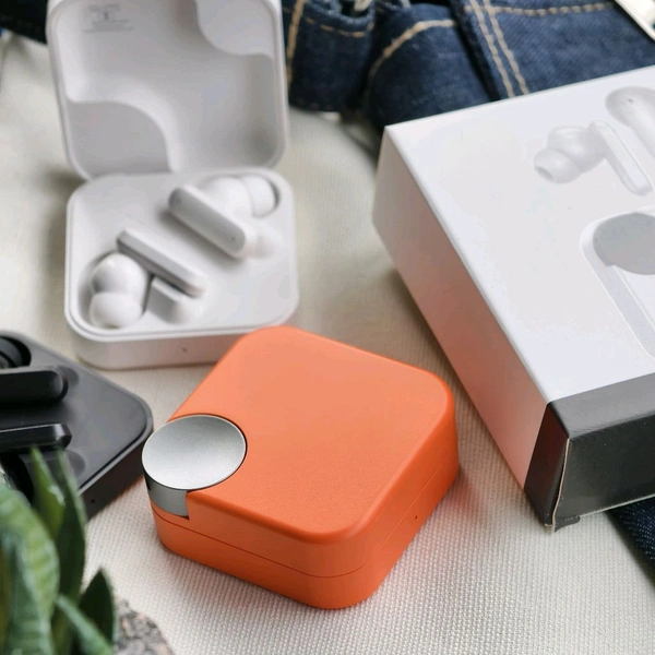 New Wireless Earphone With Call Time Upto 5 Hour | High Sound Quality And Mic Quality - Orange