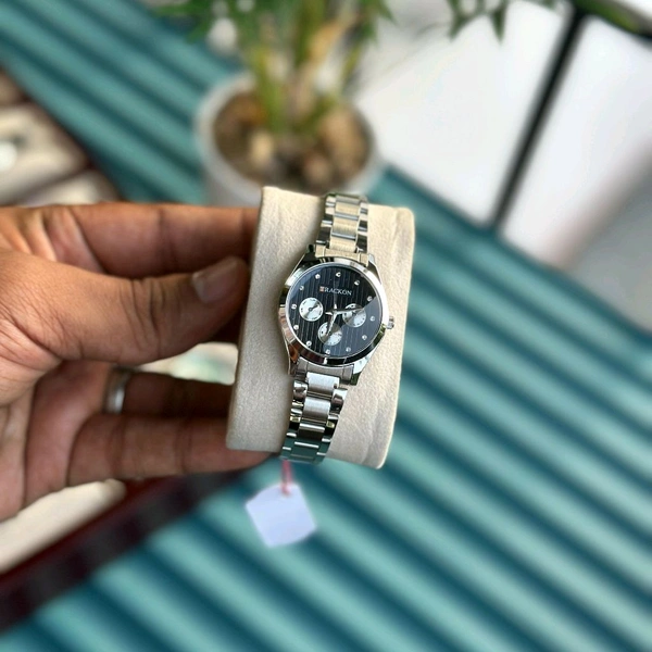 Trackon Budget Analog Quartz Watch – Premium Style at a Budget Price - SRD6
