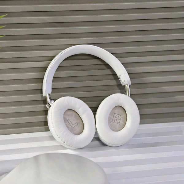New Wireless Headphones – BT Earphone, Over Ear Headphones With Built-in Mic - Upto 8 Hours Playtime, Heavy Sound And Bass Quality, Perfect For Everyday Use - White