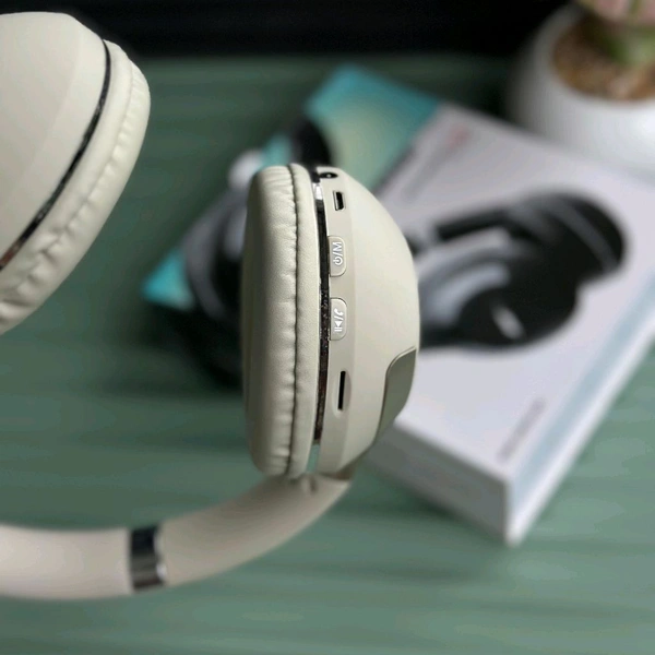 New Wireless Headphones – BT Earphone, Over Ear Headphones With Built-in Mic - Upto 8 Hours Playtime, Heavy Sound And Bass Quality, Perfect For Everyday Use