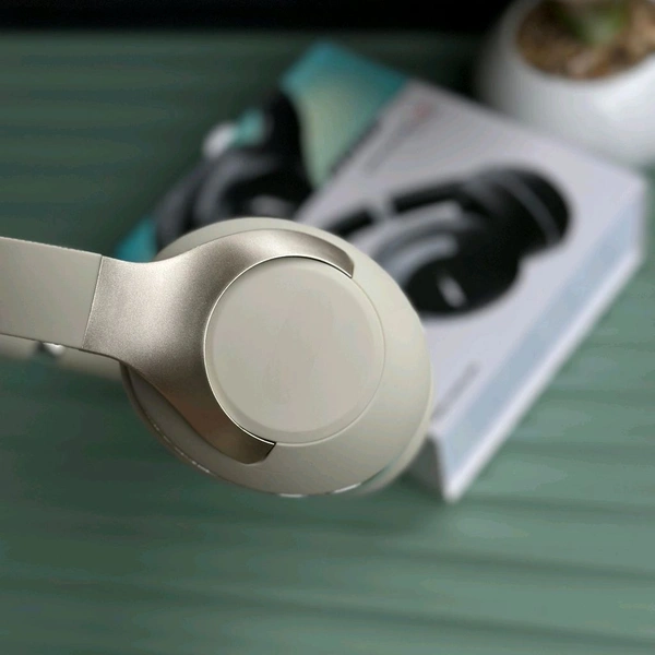 New Wireless Headphones – BT Earphone, Over Ear Headphones With Built-in Mic - Upto 8 Hours Playtime, Heavy Sound And Bass Quality, Perfect For Everyday Use