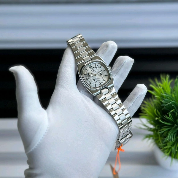 New Analog Budget Analog Quartz Watch – Premium Style at a Budget Price - White