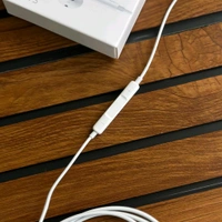 Type-C Wired Earphones – Clear Sound with Built-in Mic