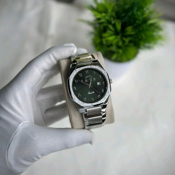 Arabic Numeral Dial Men's Watch – Quartz Movement, Date Display – Classic & Minimal Wristwatch for Daily & Formal Wear - Green