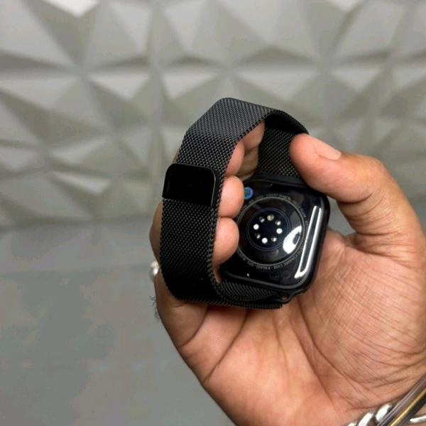 Hello Plum H16 Smartwatch – 1GB Storage, Dual Strap, Smooth 60Hz Display, Always-On, TWS Connectivity - Black, 1 Month Cybzone Warranty