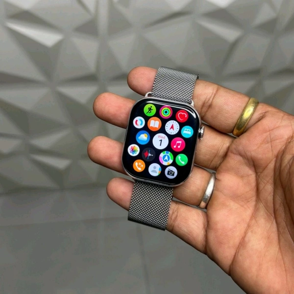 Hello Plum H16 Smartwatch – 1GB Storage, Smooth 60Hz Display, Always-On, TWS Connectivity - Silver, 1 Month Cybzone Warranty