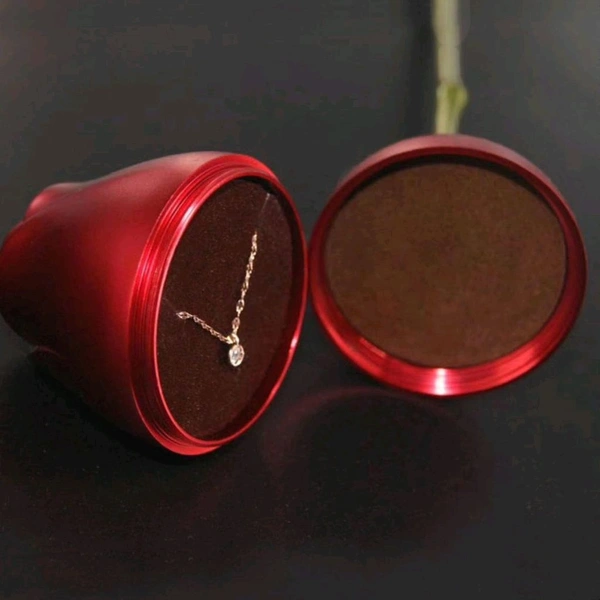 Metal Red Rose Couple Jewelry Box-Fancy Jewelry Box for Couple Jewelry Engagement / Wedding Box for Valentine's Day Anniversary, Proposal, Engagement, Wedding (1 Pc) 
