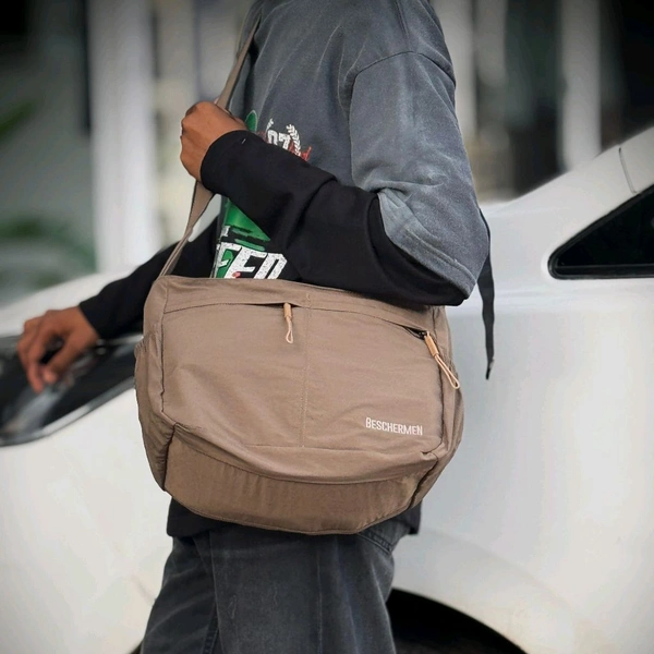 Street Style Utility Crossbody Bag for Men – Lightweight & Spacious
 - Brown