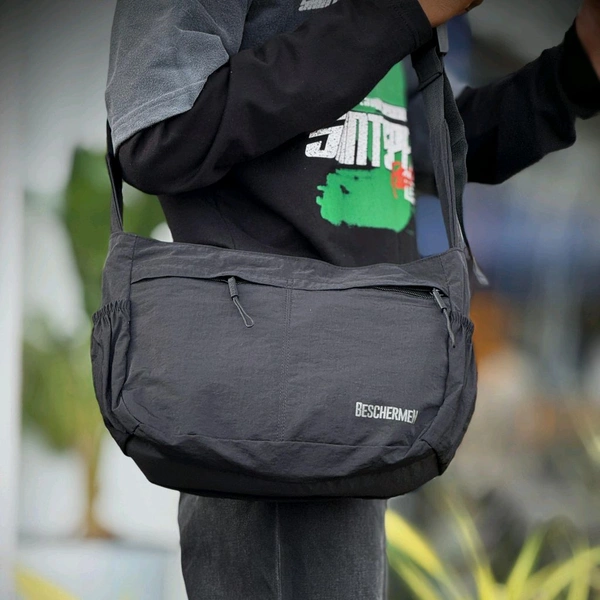 Street Style Utility Crossbody Bag for Men – Lightweight & Spacious
 - Black