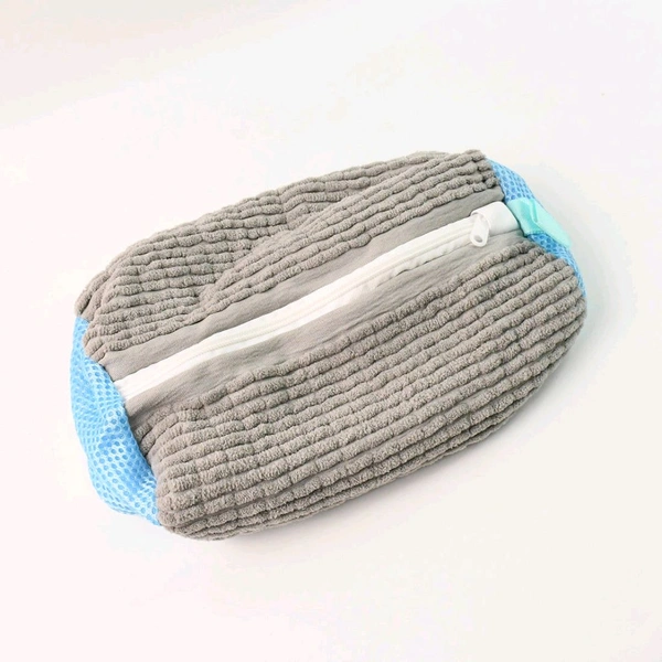 Heavy-Duty Reusable Shoe Washing Bag for Washing Machine with Zip Closure and Soft Microfiber Inner Padding