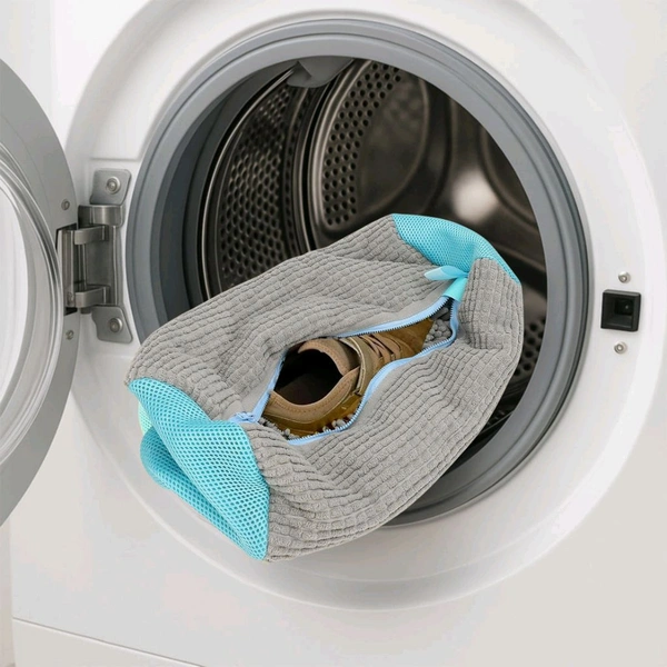 Heavy-Duty Reusable Shoe Washing Bag for Washing Machine with Zip Closure and Soft Microfiber Inner Padding