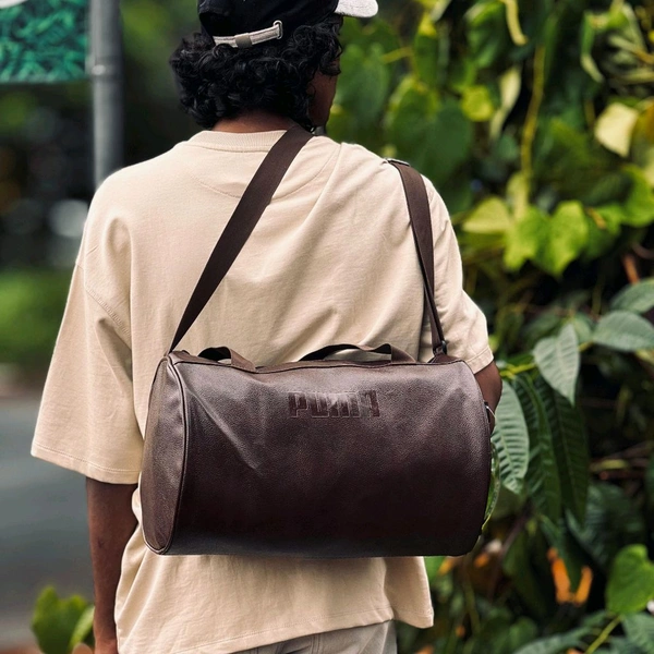 Large men's travel bag, werable both by hand and on the shoulder, in resistant beige pure cotton canvas, with main compartment closed with zip