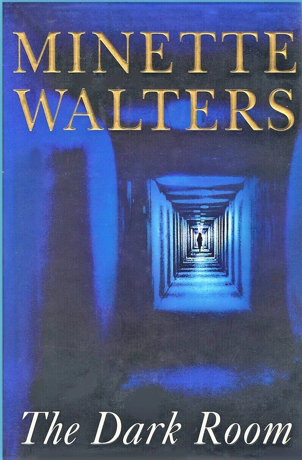 The Dark Room - 11 x 3.2 x 17.7 cm, Minette Walters, 508 Paperback