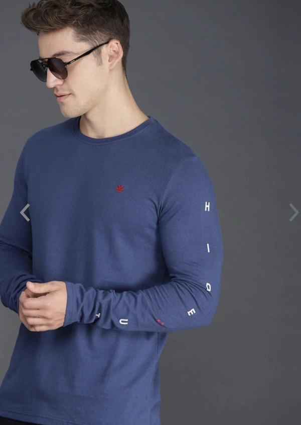 Blue solid T-shirt, has a round neck, and long sleeves - M