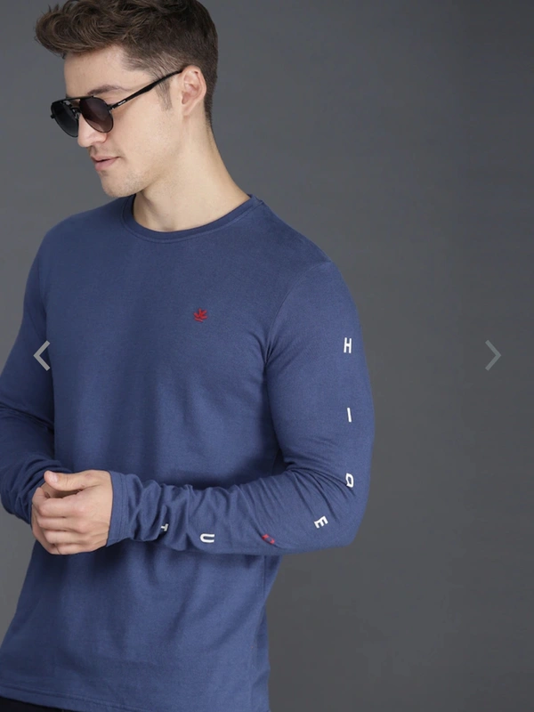 Blue solid T-shirt, has a round neck, and long sleeves - XL
