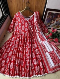 Women Kurta, Pyjama & Dupatta Set - Red, xL, Rayon