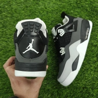 Retro 4 fear pack - UK 7