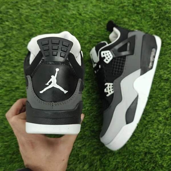 Retro 4 fear pack - UK 7