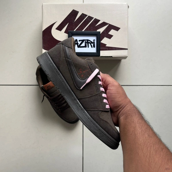 TRAVIS SCOTT VELVET BROWN - UK 8