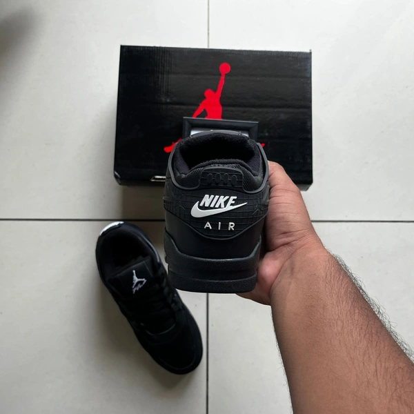 RETRO 4 BLACK CAT RM - UK 9