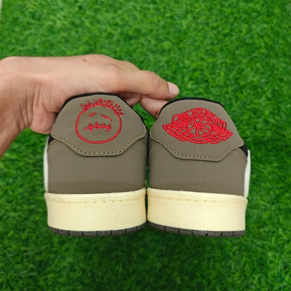 Travis scott brown - UK 9